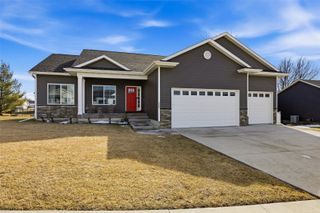 225 Meadow Breeze Lane, Center Point, IA 52213