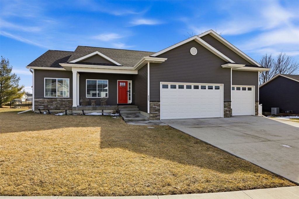 225 Meadow Breeze Lane, Center Point, IA 52213