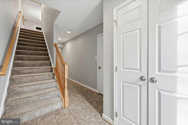 160 BALTUSROL DR, Charles Town, WV 25414