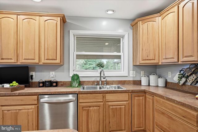 160 BALTUSROL DR, Charles Town, WV 25414