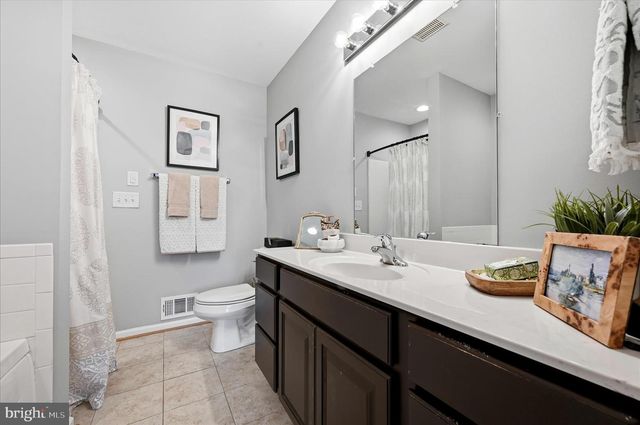 160 BALTUSROL DR, Charles Town, WV 25414