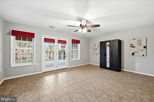 160 BALTUSROL DR, Charles Town, WV 25414