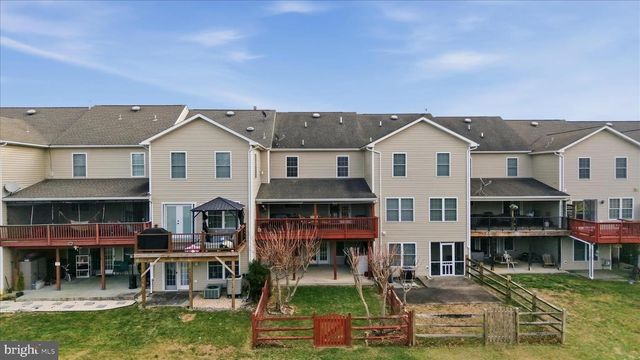 160 BALTUSROL DR, Charles Town, WV 25414