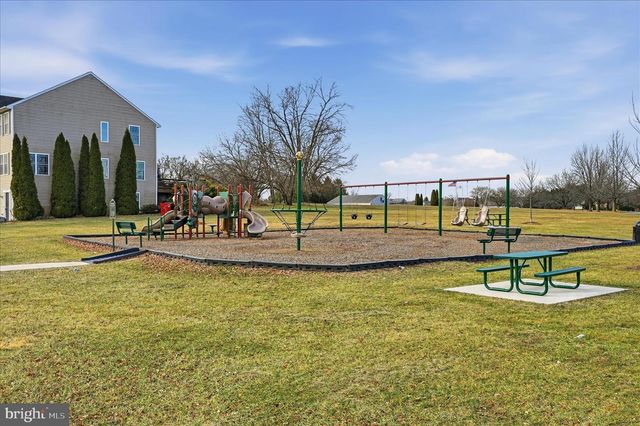 160 BALTUSROL DR, Charles Town, WV 25414