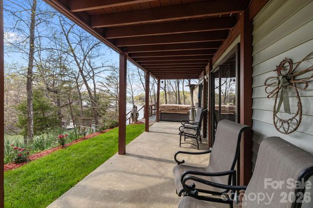 9067 Tulagi Court, Fort Mill, SC 29708