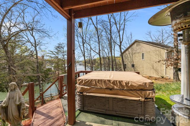 9067 Tulagi Court, Fort Mill, SC 29708