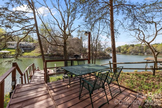 9067 Tulagi Court, Fort Mill, SC 29708