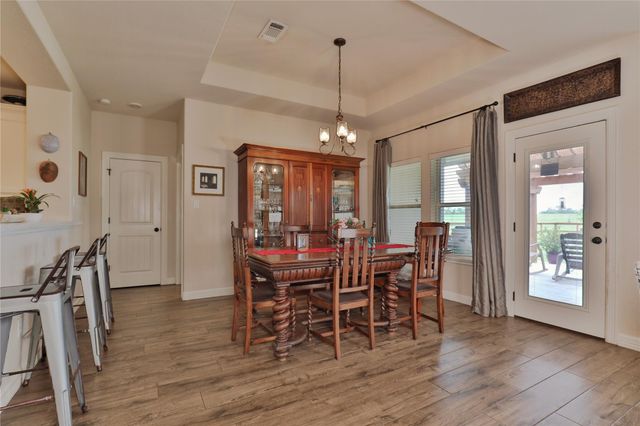 461 Twin Lakes Boulevard W, West Columbia, TX 77486