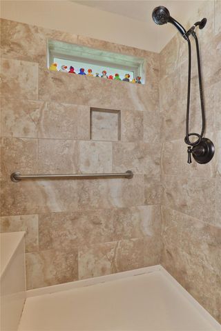 461 Twin Lakes Boulevard W, West Columbia, TX 77486