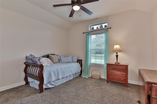 461 Twin Lakes Boulevard W, West Columbia, TX 77486