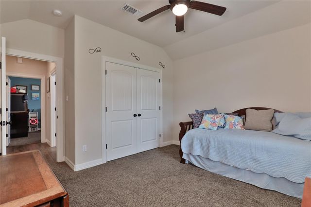461 Twin Lakes Boulevard W, West Columbia, TX 77486