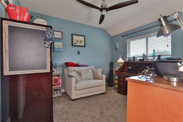 461 Twin Lakes Boulevard W, West Columbia, TX 77486