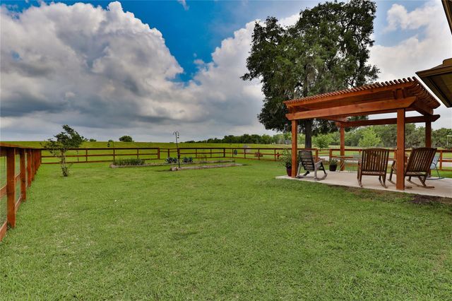 461 Twin Lakes Boulevard W, West Columbia, TX 77486