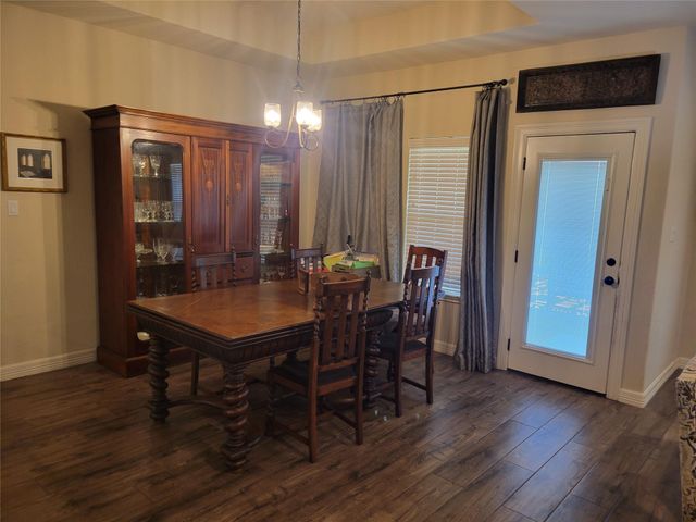 461 Twin Lakes Boulevard W, West Columbia, TX 77486