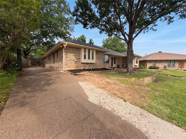 2300 Ridgewood, Bedford, TX 76021