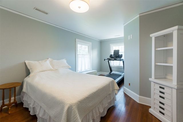 1929 Ridgeway Drive SE, Cedar Rapids, IA 52403