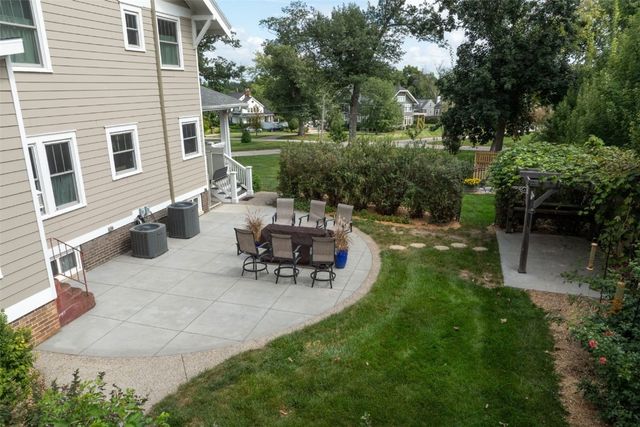 1929 Ridgeway Drive SE, Cedar Rapids, IA 52403