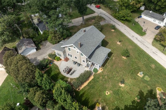 1929 Ridgeway Drive SE, Cedar Rapids, IA 52403