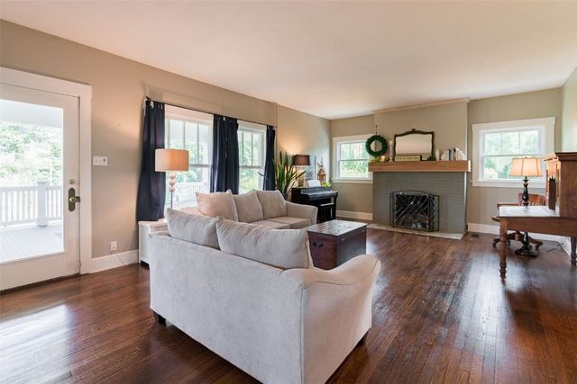 1929 Ridgeway Drive SE, Cedar Rapids, IA 52403