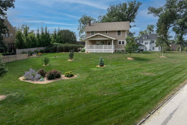 1929 Ridgeway Drive SE, Cedar Rapids, IA 52403