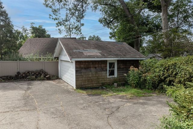 1929 Ridgeway Drive SE, Cedar Rapids, IA 52403