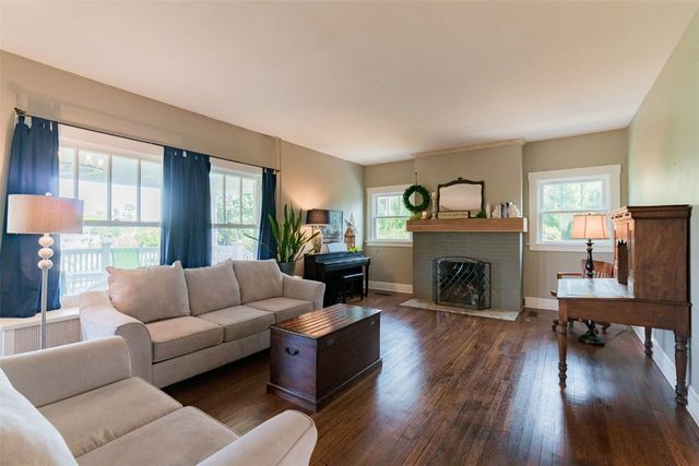 1929 Ridgeway Drive SE, Cedar Rapids, IA 52403