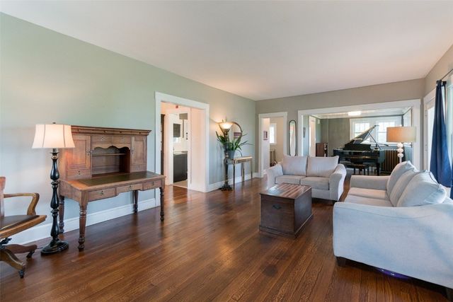 1929 Ridgeway Drive SE, Cedar Rapids, IA 52403