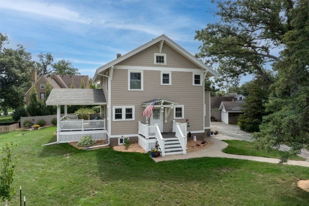 1929 Ridgeway Drive SE, Cedar Rapids, IA 52403