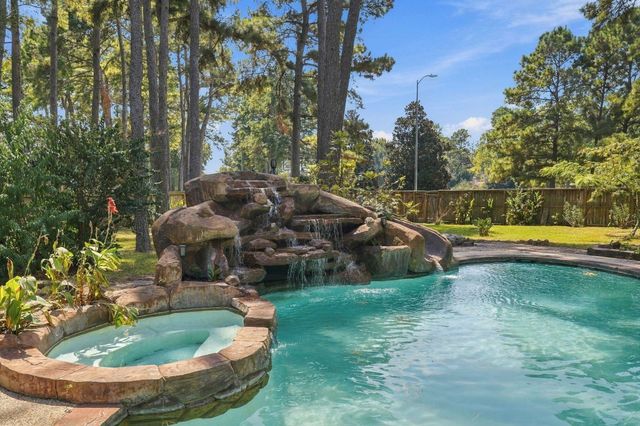 17327 Scenic Lake Court, Cypress, TX 77429