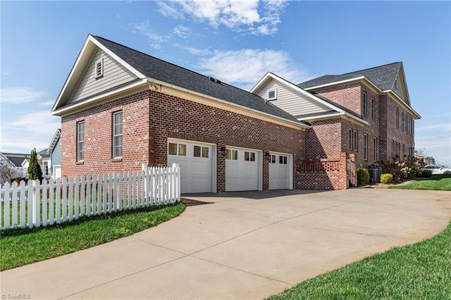 1207 Heron Ridge Road, Winston-salem, NC 27106