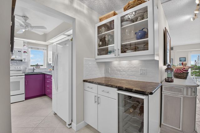 3215 S OCEAN Boulevard 302, Highland Beach, FL 33487