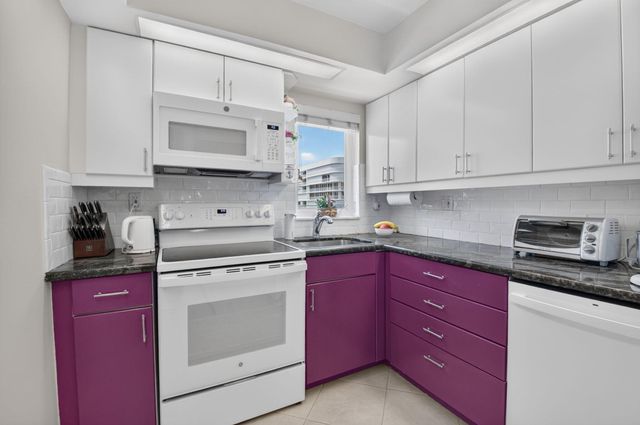3215 S OCEAN Boulevard 302, Highland Beach, FL 33487