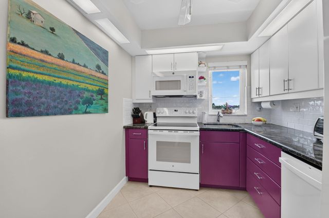 3215 S OCEAN Boulevard 302, Highland Beach, FL 33487