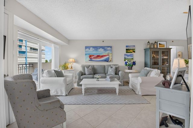 3215 S OCEAN Boulevard 302, Highland Beach, FL 33487