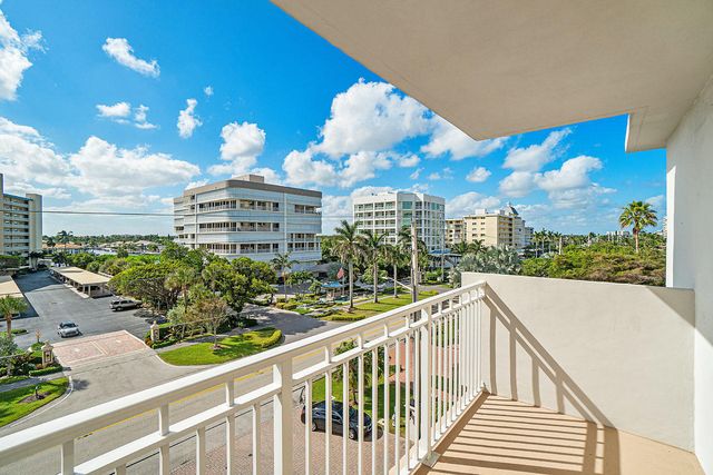 3215 S OCEAN Boulevard 302, Highland Beach, FL 33487