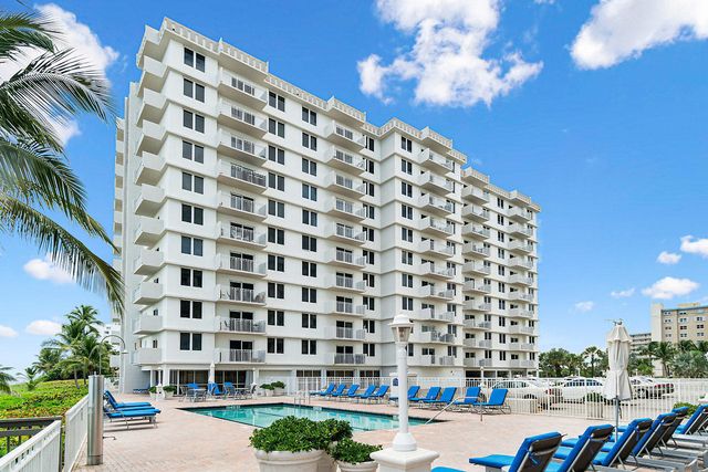 3215 S OCEAN Boulevard 302, Highland Beach, FL 33487