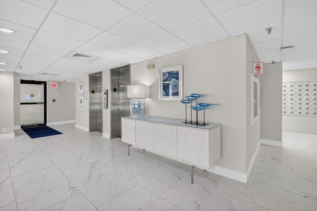 3215 S OCEAN Boulevard 302, Highland Beach, FL 33487