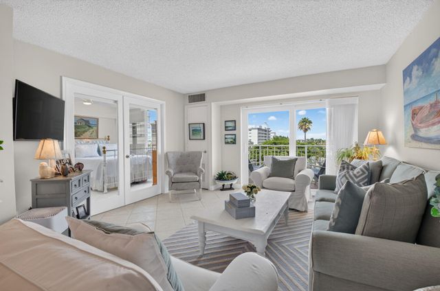 3215 S OCEAN Boulevard 302, Highland Beach, FL 33487