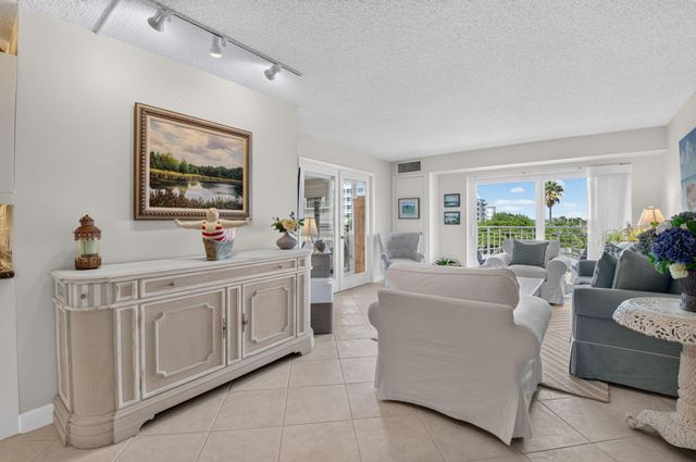 3215 S OCEAN Boulevard 302, Highland Beach, FL 33487