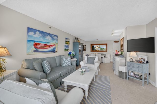 3215 S OCEAN Boulevard 302, Highland Beach, FL 33487