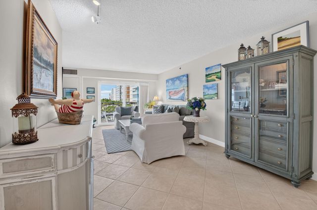 3215 S OCEAN Boulevard 302, Highland Beach, FL 33487