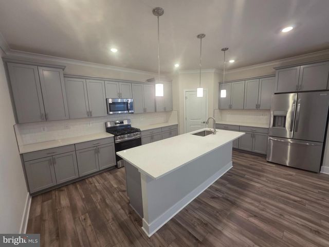 504 WILLOWSHIRE ST, Baltimore, MD 21220