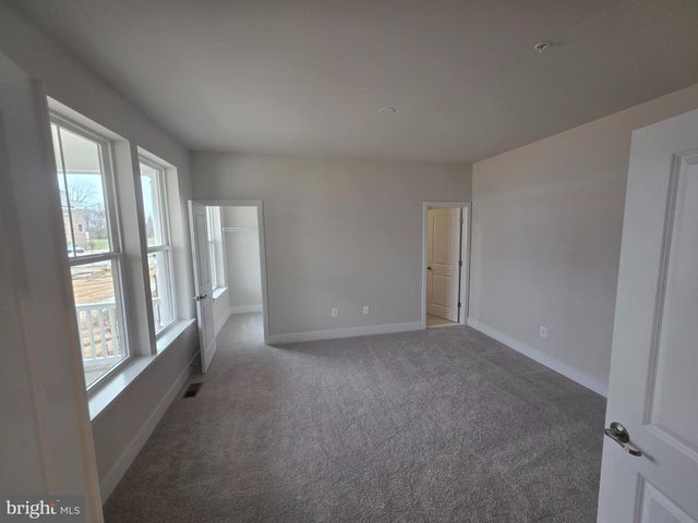 504 WILLOWSHIRE ST, Baltimore, MD 21220