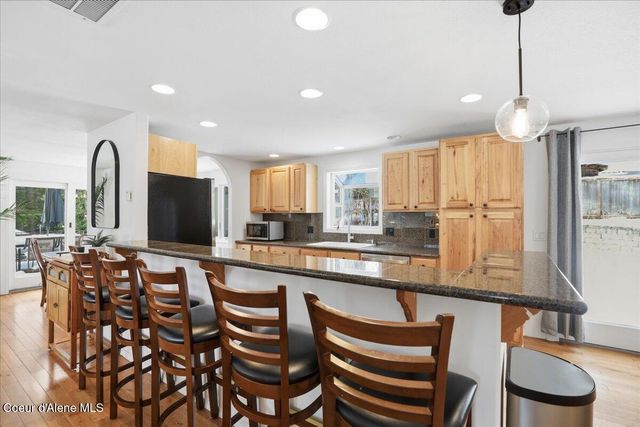 12331 N Avondale LOOP, Hayden, ID 83835