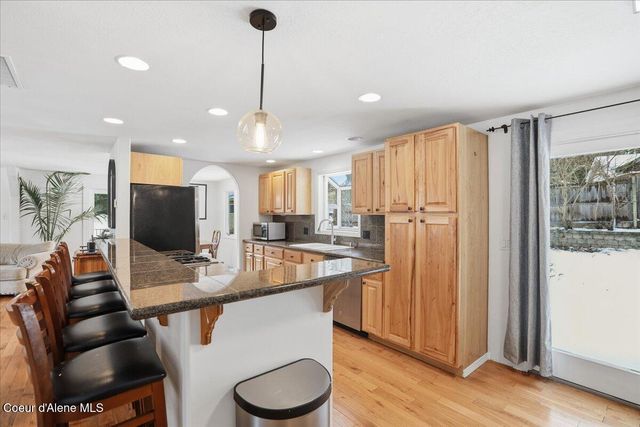 12331 N Avondale LOOP, Hayden, ID 83835