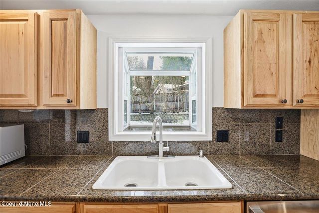 12331 N Avondale LOOP, Hayden, ID 83835