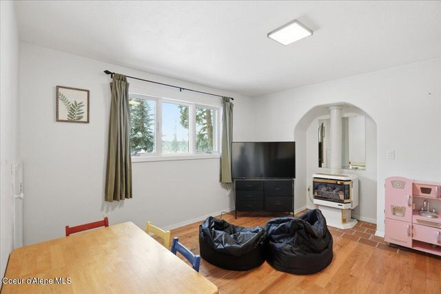 12331 N Avondale LOOP, Hayden, ID 83835