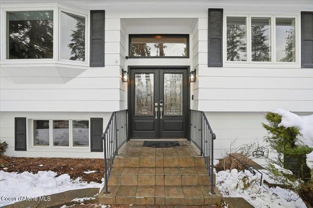 12331 N Avondale LOOP, Hayden, ID 83835