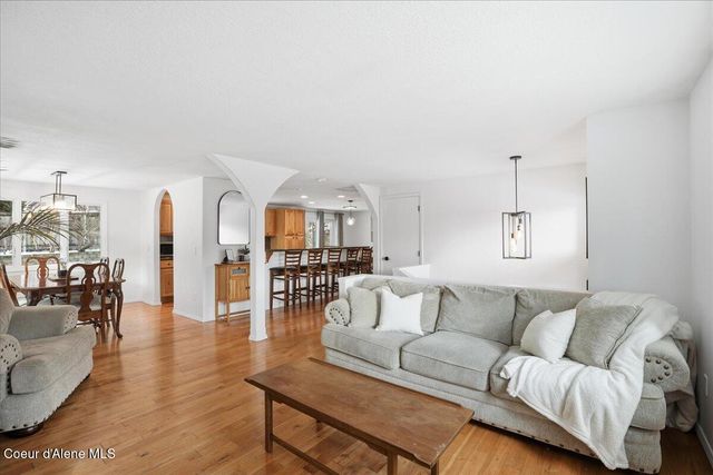 12331 N Avondale LOOP, Hayden, ID 83835