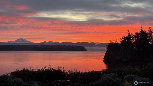 1564 Seacrest Drive, Lummi Island, WA 98262